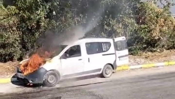 arac seyir halindeyken alev aldi qdBu8plw