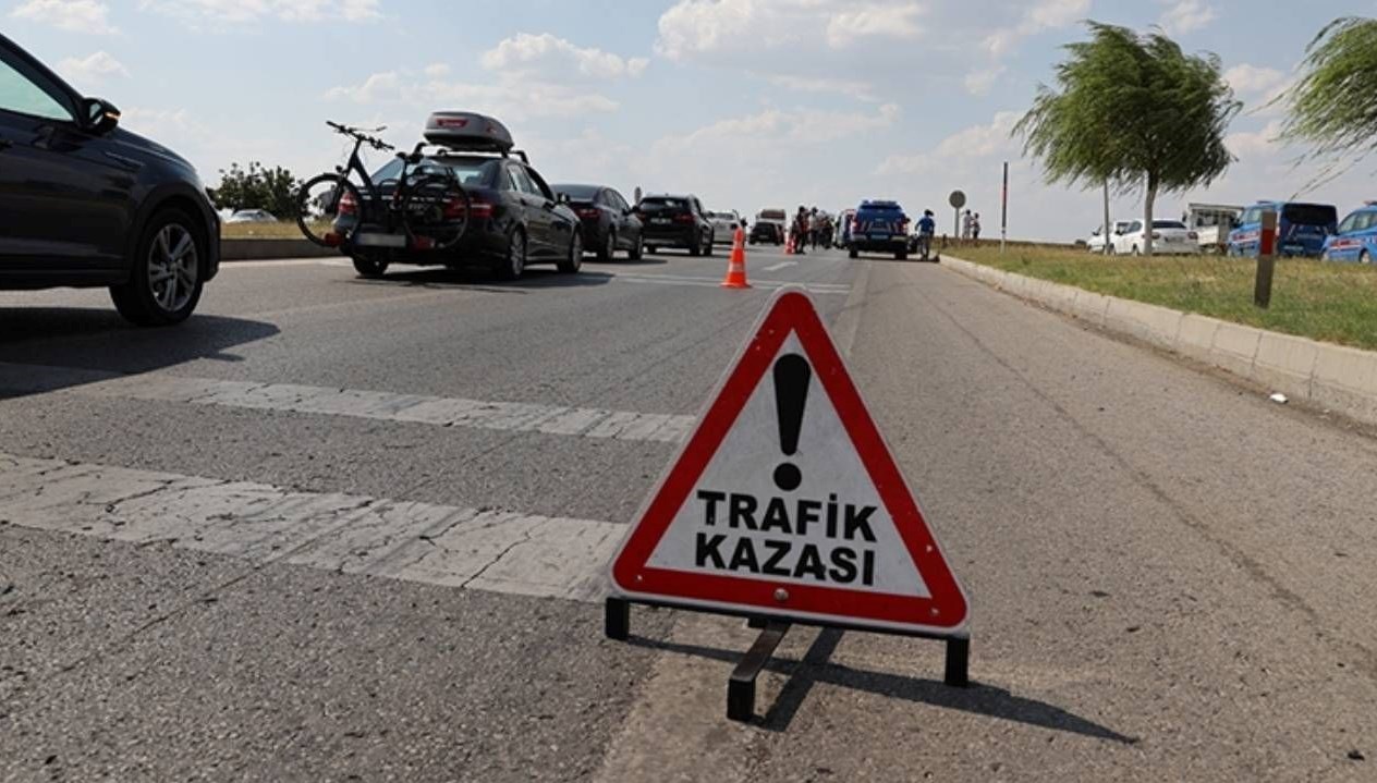 igdirda iki arac carpisti 5 yarali CSzY6sLH