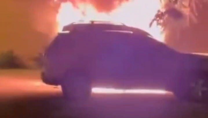 park halindeki arac alev alev yandi ywZUYLUh