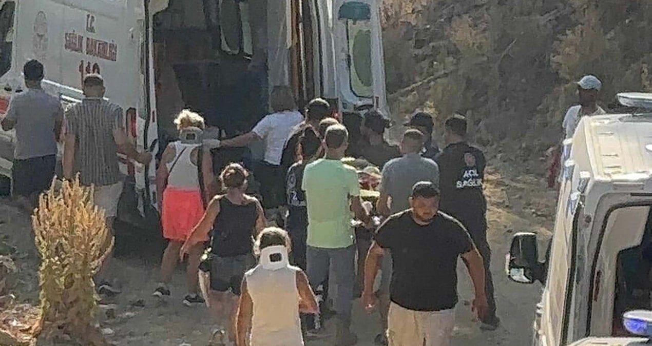 tur minibusu devrildi cok sayida yarali var Cp2q7qZx
