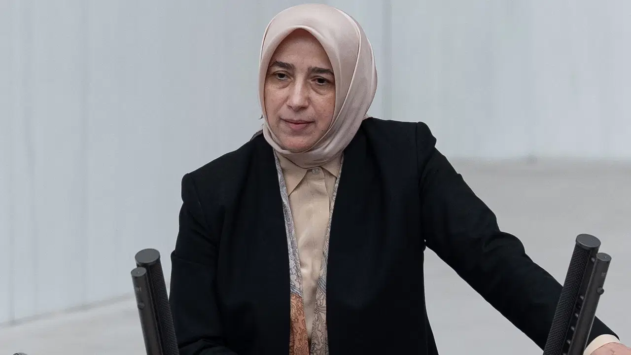 akpli ozlem zenginden mecliste ilginc talep holokost filmleri yasaklansin muvT9OLd