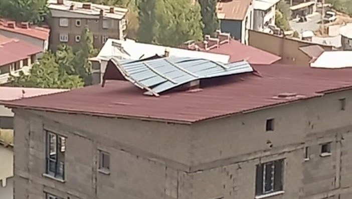 meteoroloji uyarmisti firtina catilari ucurdu FcnYQmX8.jpg