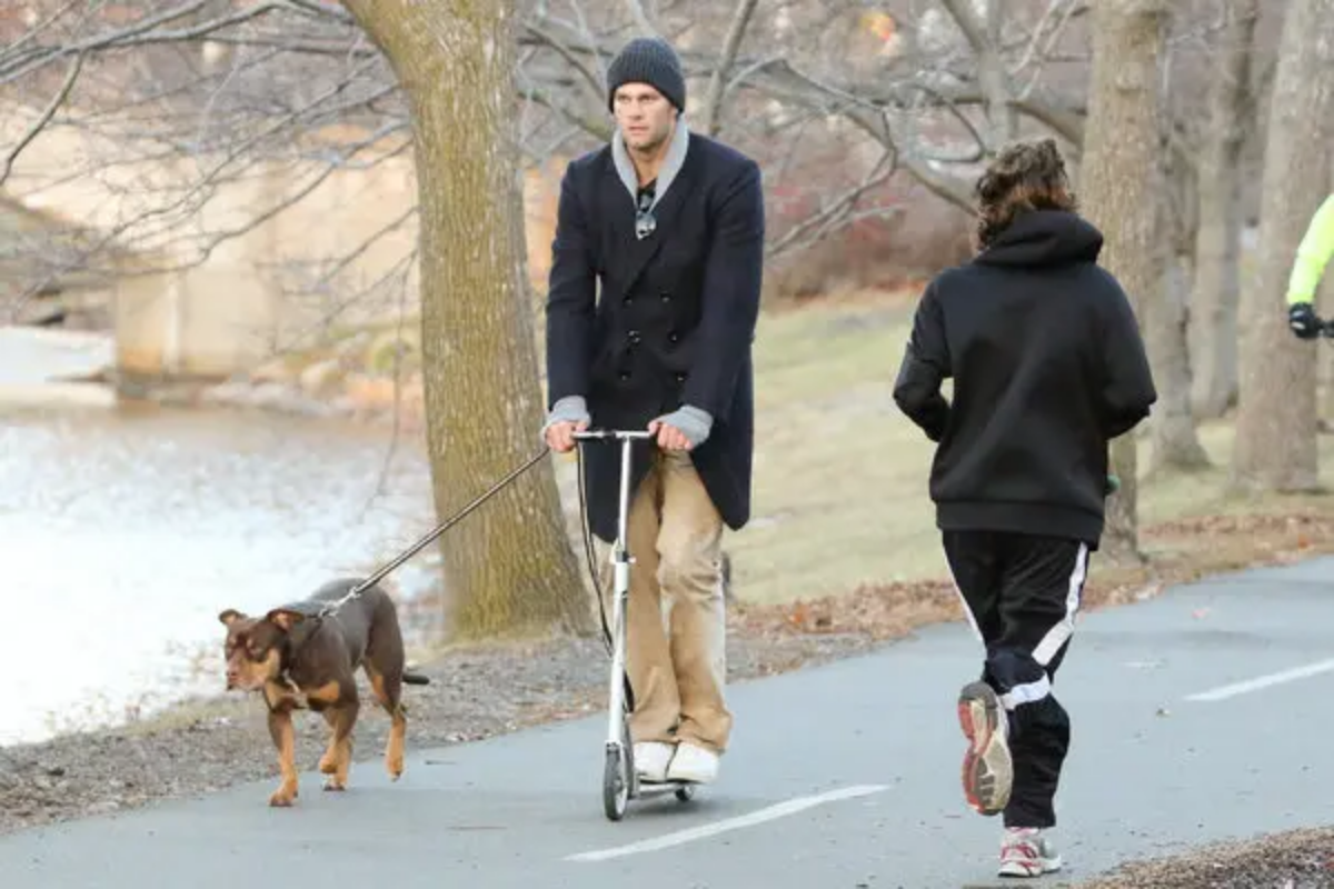 amerikan futbolunun yildiz ismi tom brady olen kopeginin klonuyla teselli buldu d9f2AxGC.png