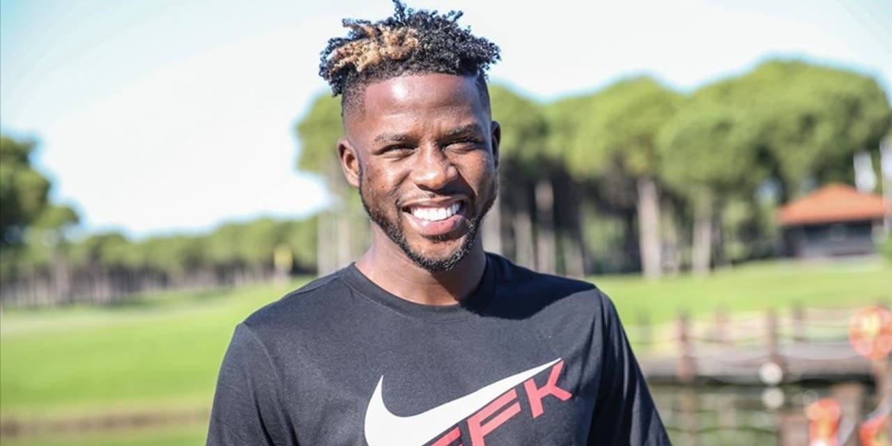 bir zamanlar super ligde oynuyordu unlu futbolcuya avmde silahli tehdit gJR3wxpn.jpg