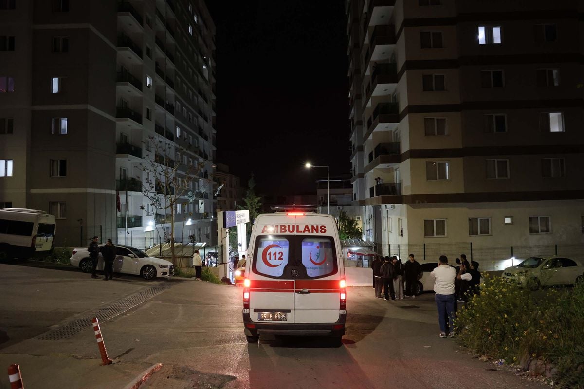 İzmir’de 28 Öğrenci Gıda Zehirlenmesi Şüphesiyle Hastaneye Kaldırıldı