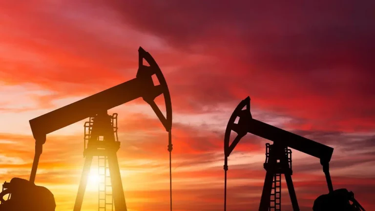 brent-petrol-fiyatlarinda-buyuk-dusus-100-dolarin-alti-goruldu-PVkWLsj7