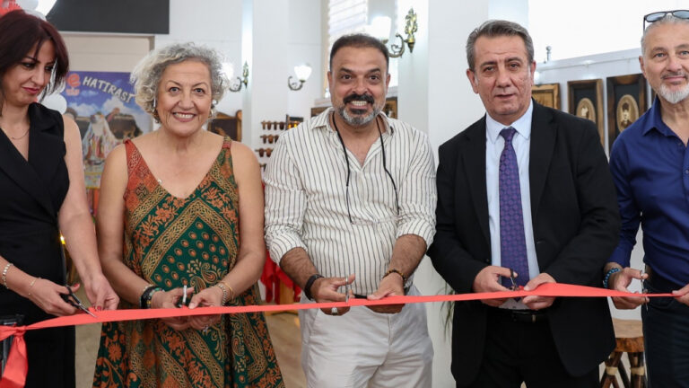 efelerde-hayranlik-uyandiran-sergi-ataturkun-silueti-ahsapla-bulustu-hAUXmHlD