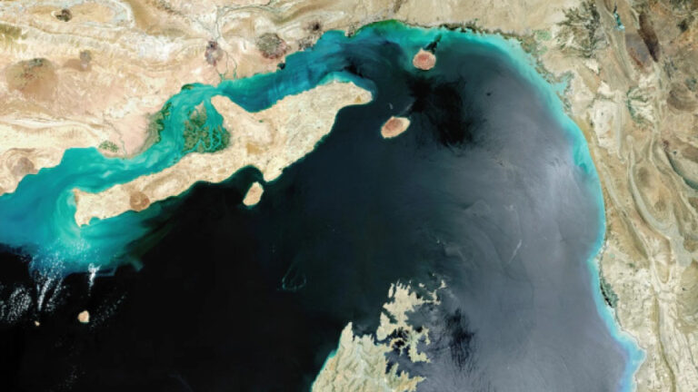 irandan-bahreyne-abdnin-kararlarina-taraf-olursaniz-hurmuz-bogazi-size-de-kapanir-uyarisi-qKIvdWgL