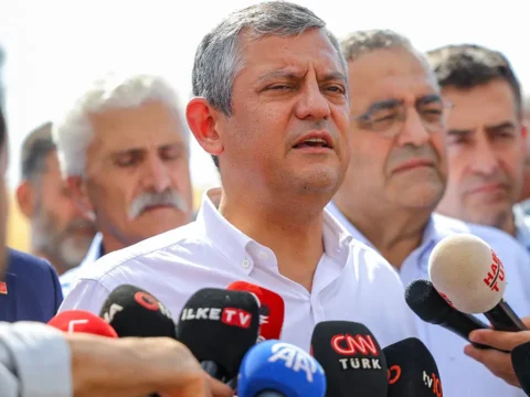 Özgür Özel’den Diyarbakır’da bir ‘yeni yol’ çıkışı daha: ‘CHP’deki haksız kayyımı bir şekilde sonlandırırız’